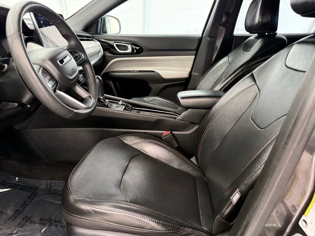 Used 2023 Jeep Compass Limited image 11
