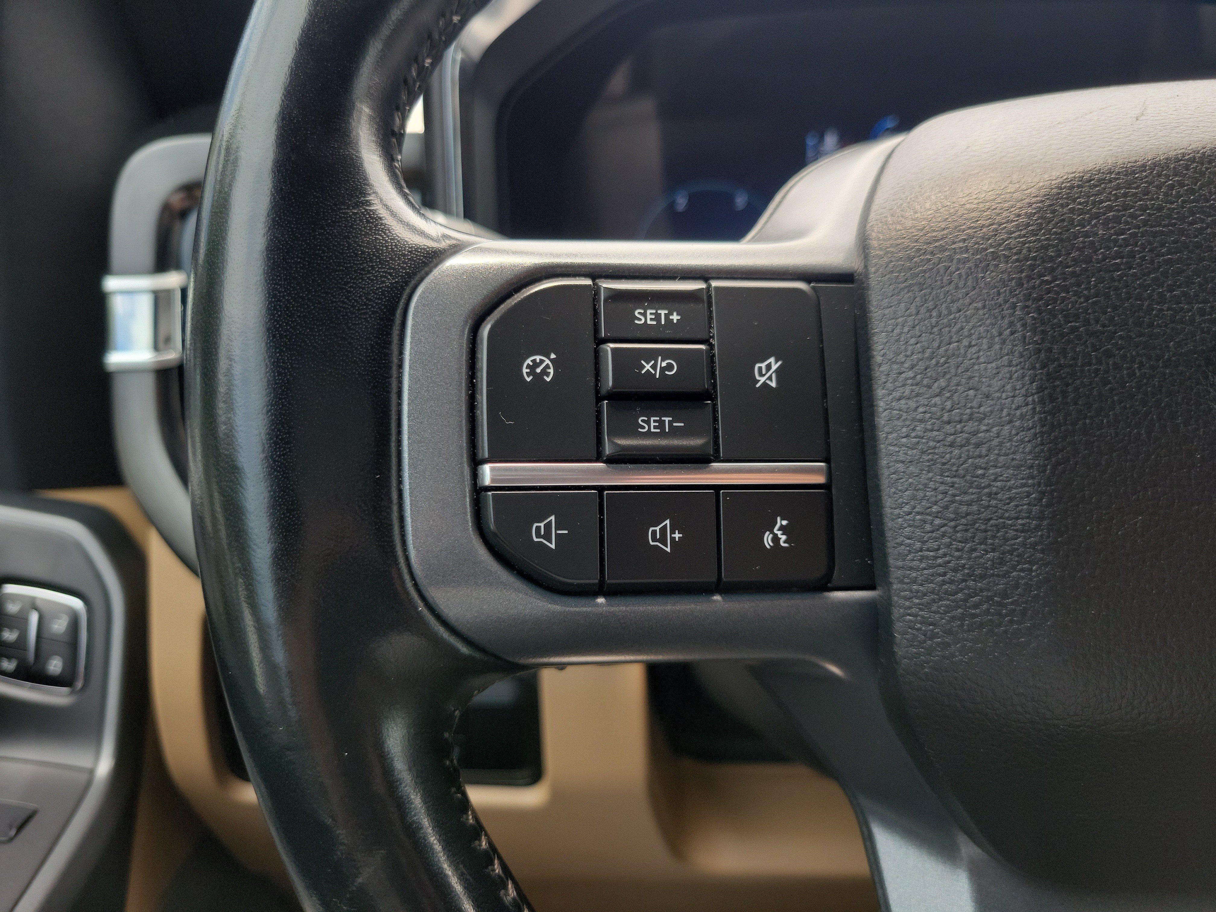 Used 2023 Ford F250 Lariat w/ Sport Appearance Package AWD/4WD image 30