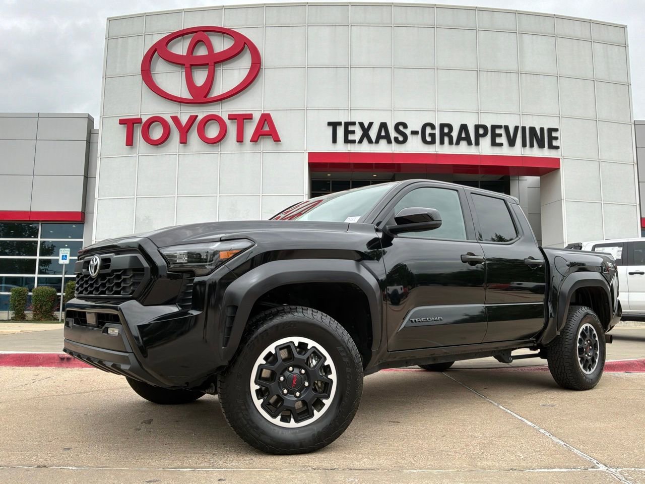 Used 2025 Toyota Tacoma TRD Off-Road image 2