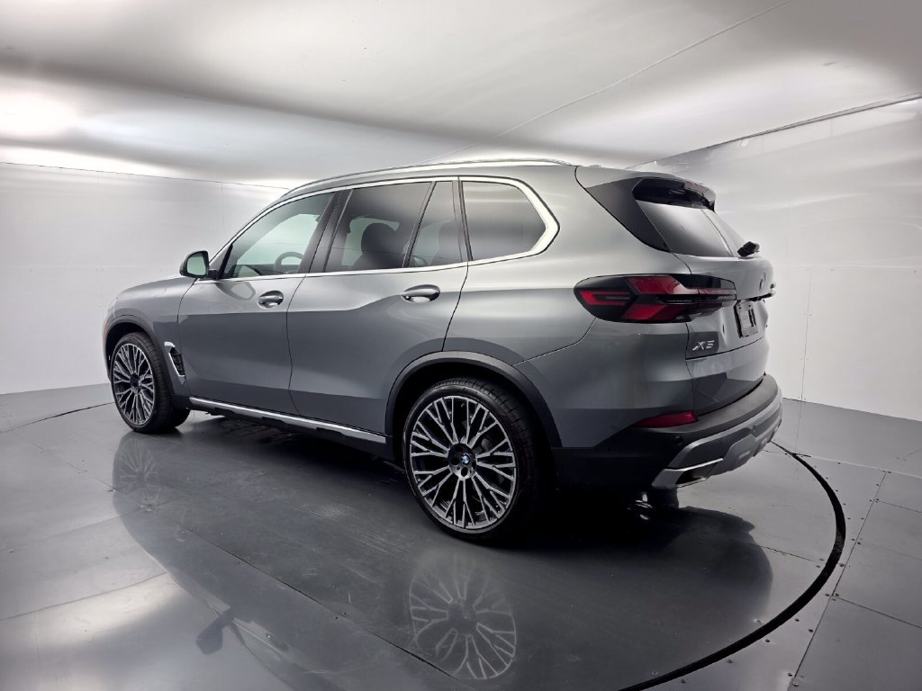 Certified 2024 BMW X5 sDrive40i w/ Premium Package RWD image 4
