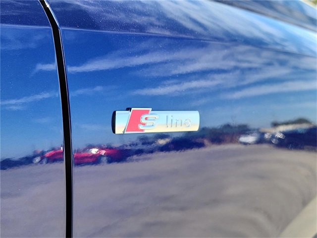 Certified 2025 Audi Q3 2.0T Premium image 10