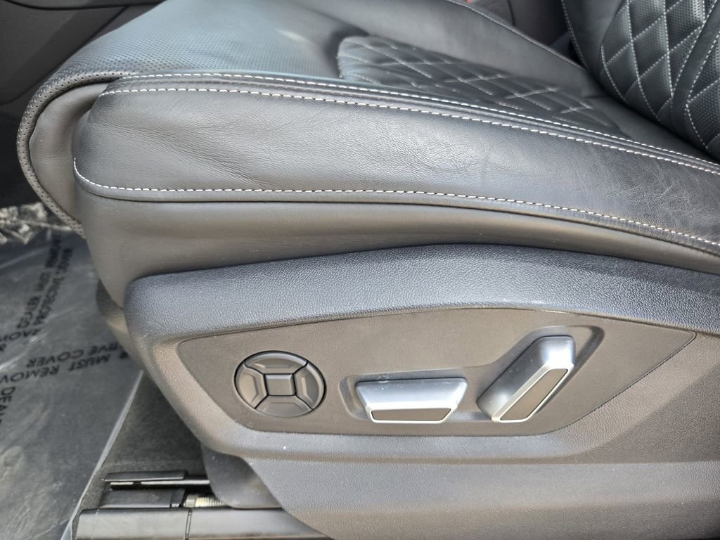 Used 2024 Audi Q7 3.0T Prestige AWD/4WD image 23