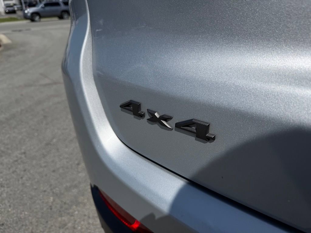 Used 2025 Jeep Compass Trailhawk AWD/4WD image 9