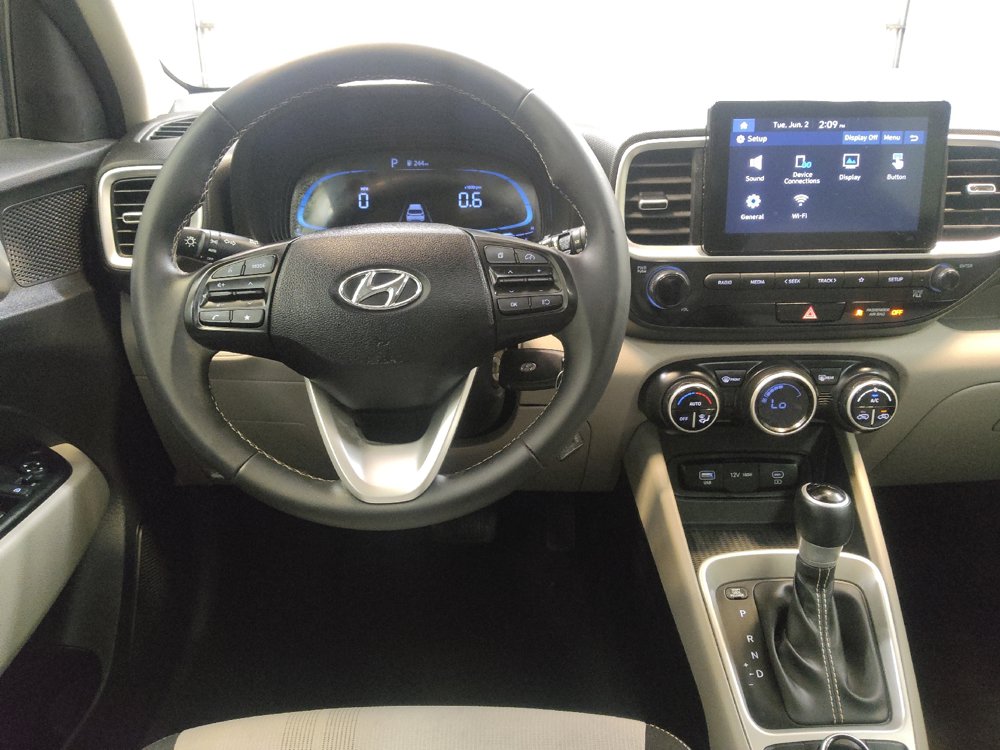 Used 2023 Hyundai Venue SEL FWD image 22