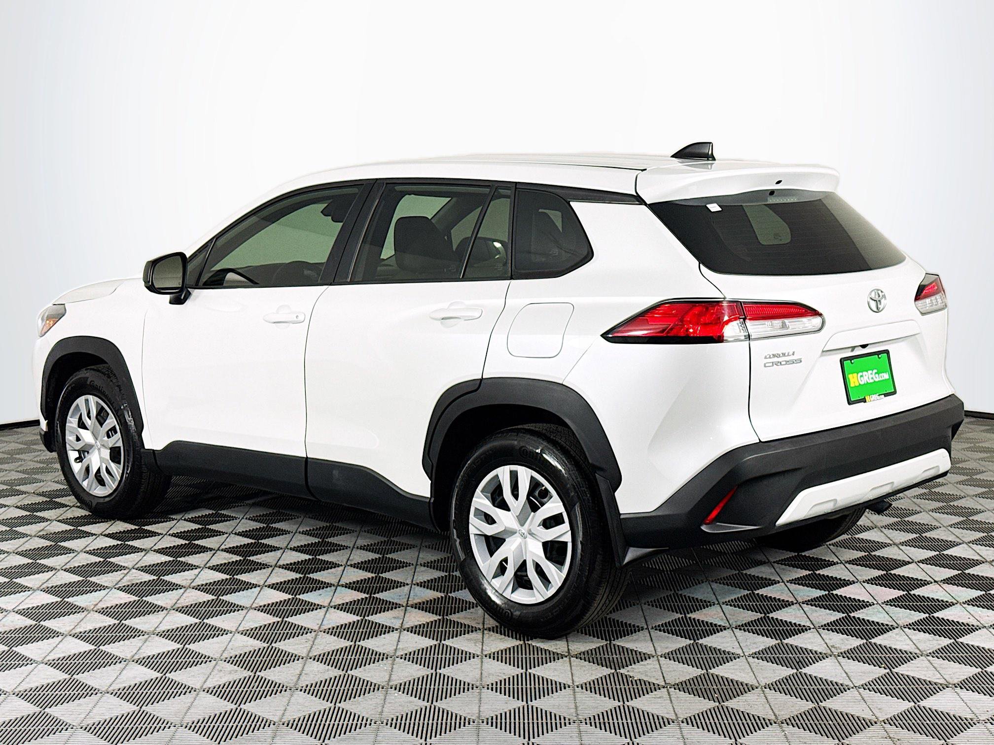 Used 2022 Toyota Corolla Cross L image 6