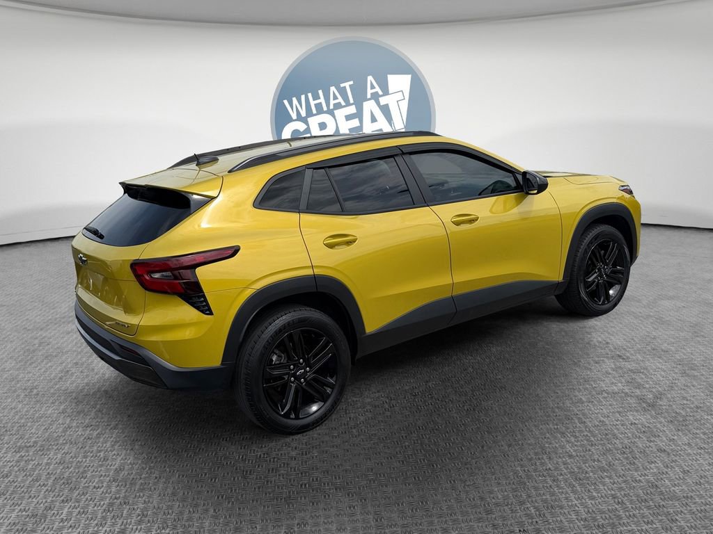 Used 2024 Chevrolet Trax ACTIV w/ Sunroof Package image 3