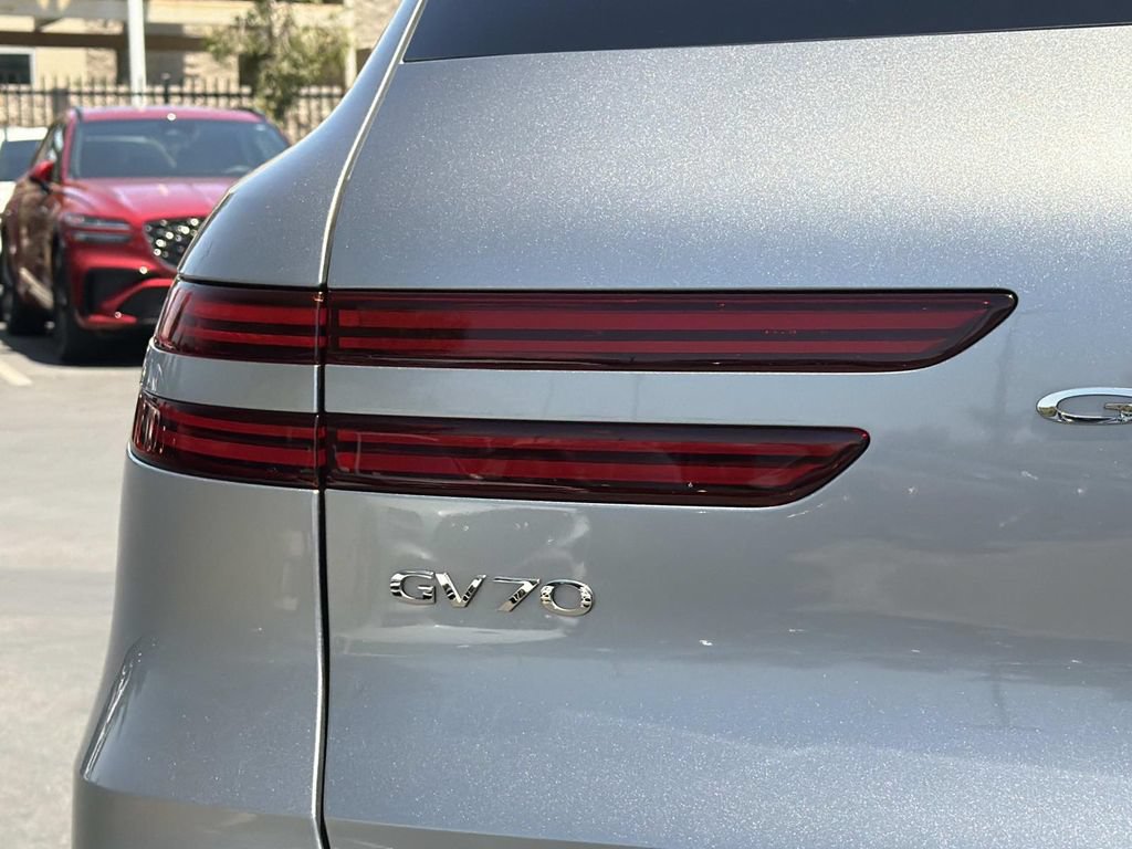 Used 2023 Genesis Electrified GV70 AWD/4WD image 9
