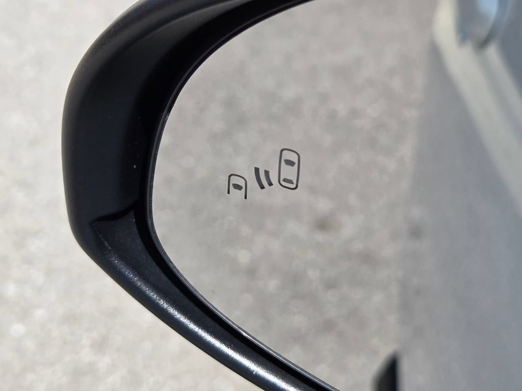 Used 2021 Toyota C-HR XLE FWD image 18