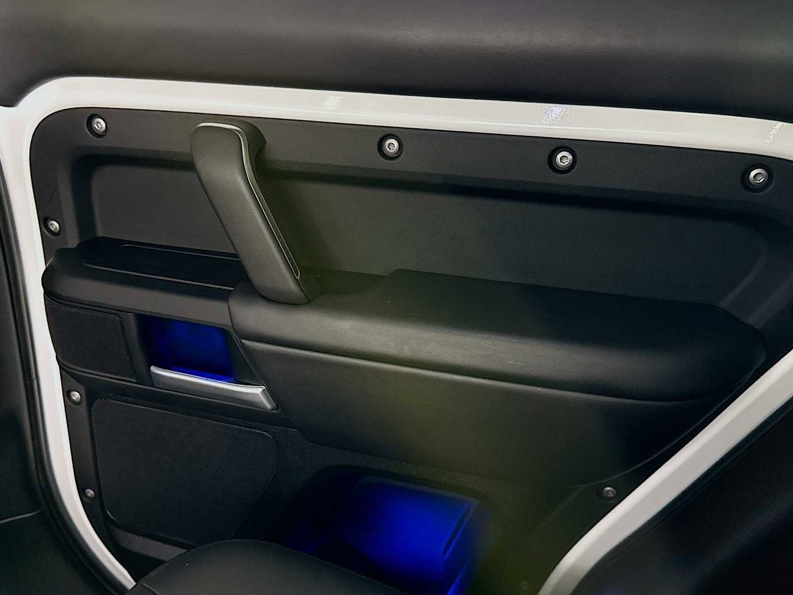 Used 2025 Land Rover Defender 110 S image 24