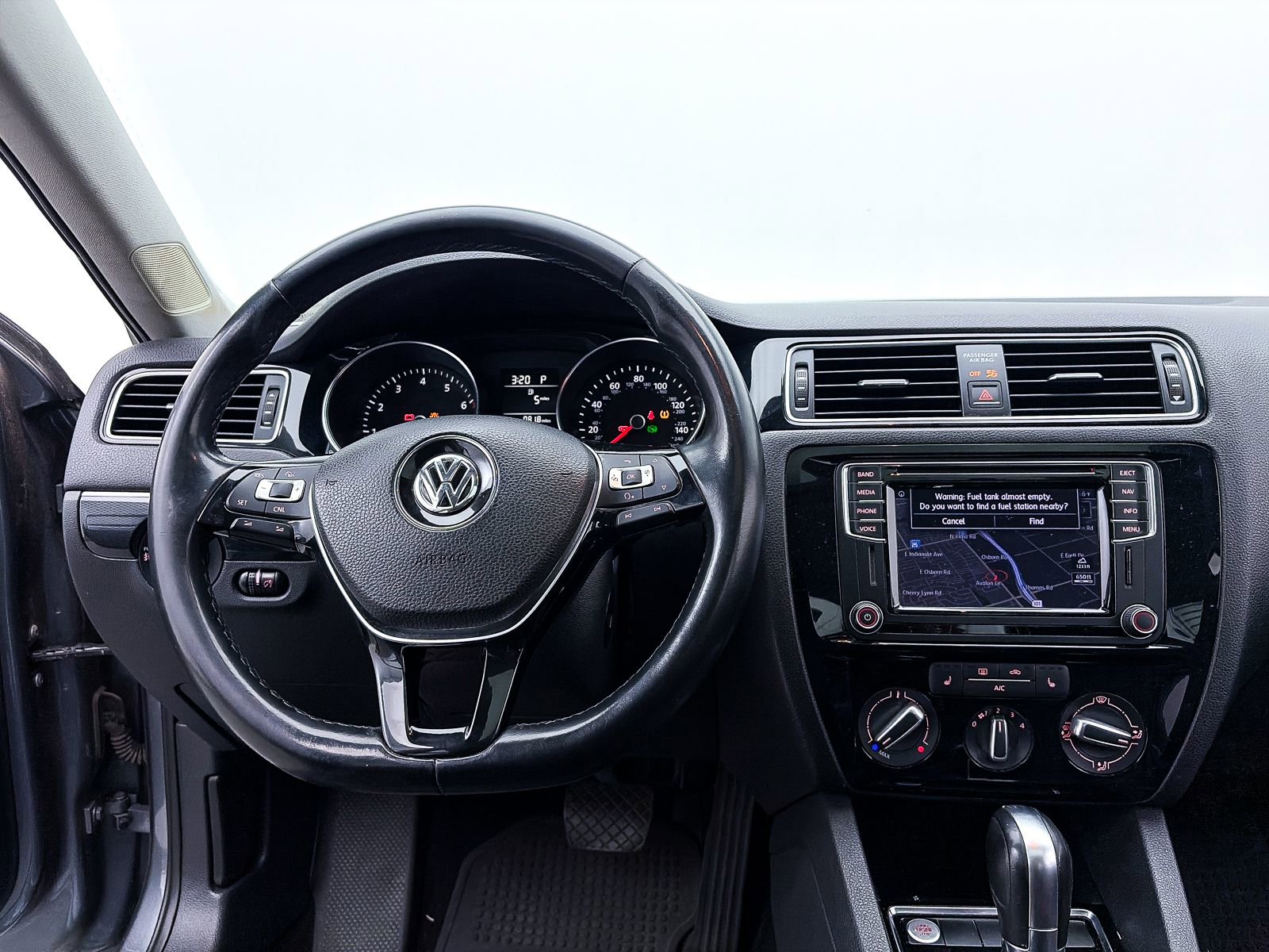 Used 2016 Volkswagen Jetta SEL FWD image 3