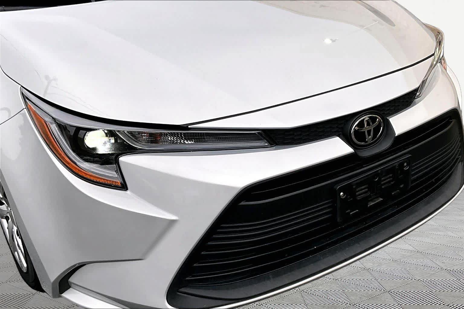 Certified 2025 Toyota Corolla LE FWD image 30