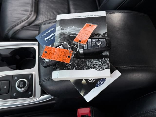 Certified 2020 Ford Explorer Platinum w/ Premium Technology Package AWD/4WD image 5