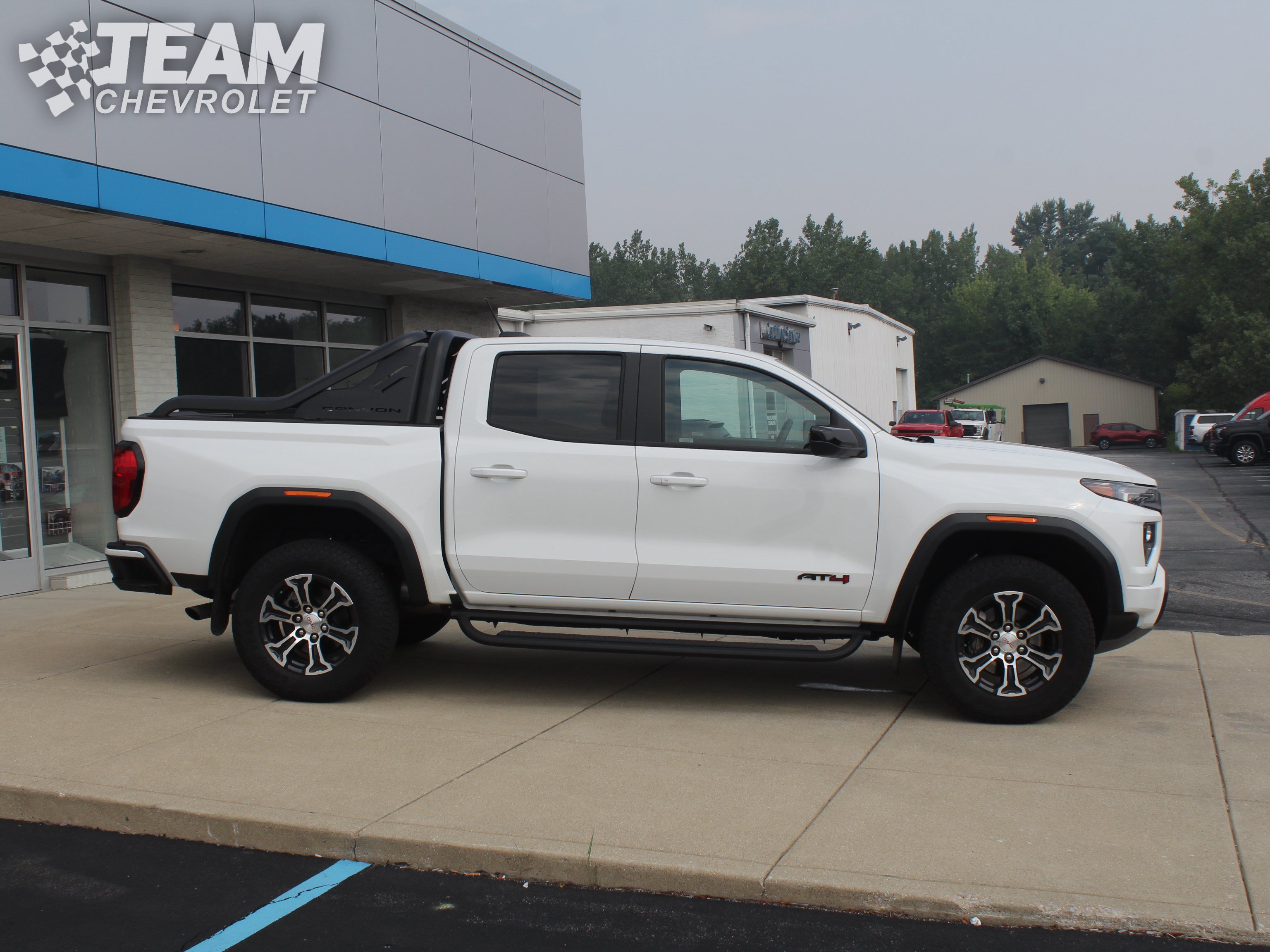 Certified 2025 GMC Canyon AT4 AWD/4WD image 3