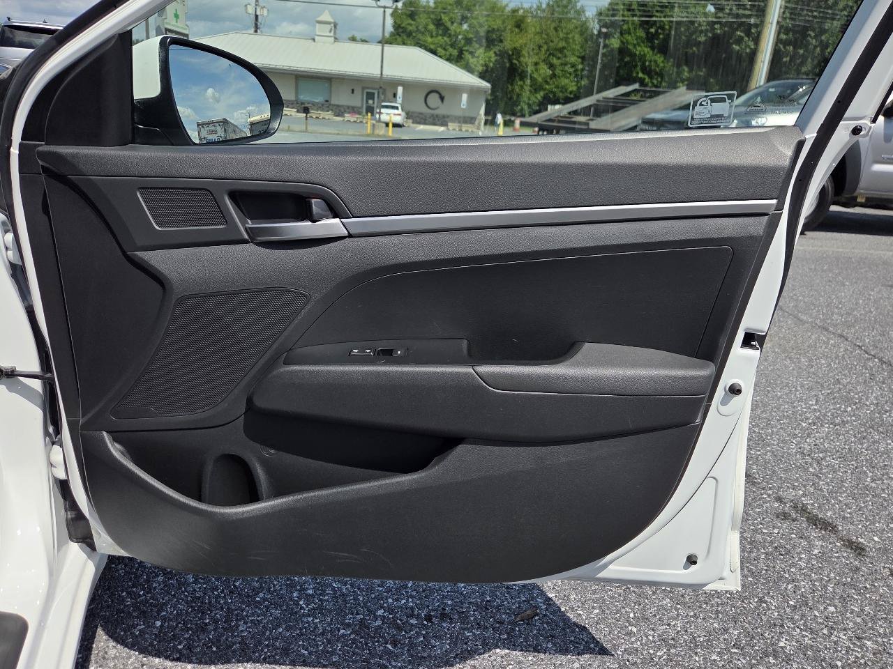 Used 2020 Hyundai Elantra SE w/ Cargo Package (C1) FWD image 19