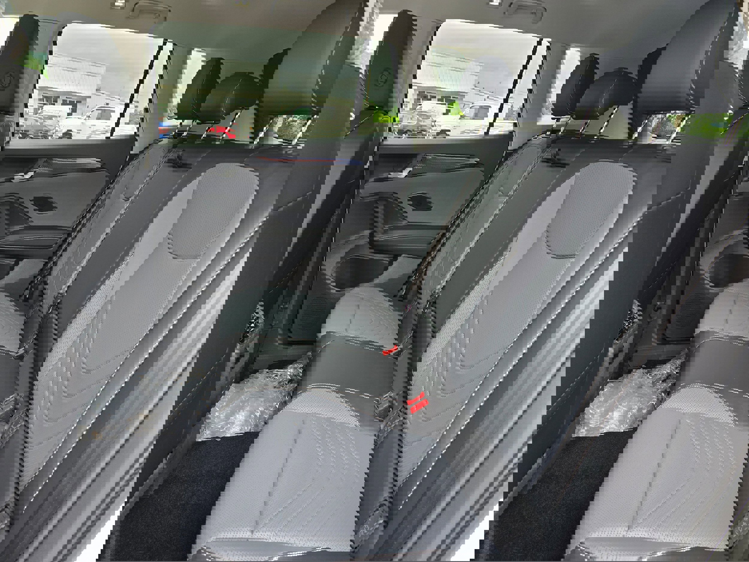 New 2025 Volkswagen Tiguan SE image 11