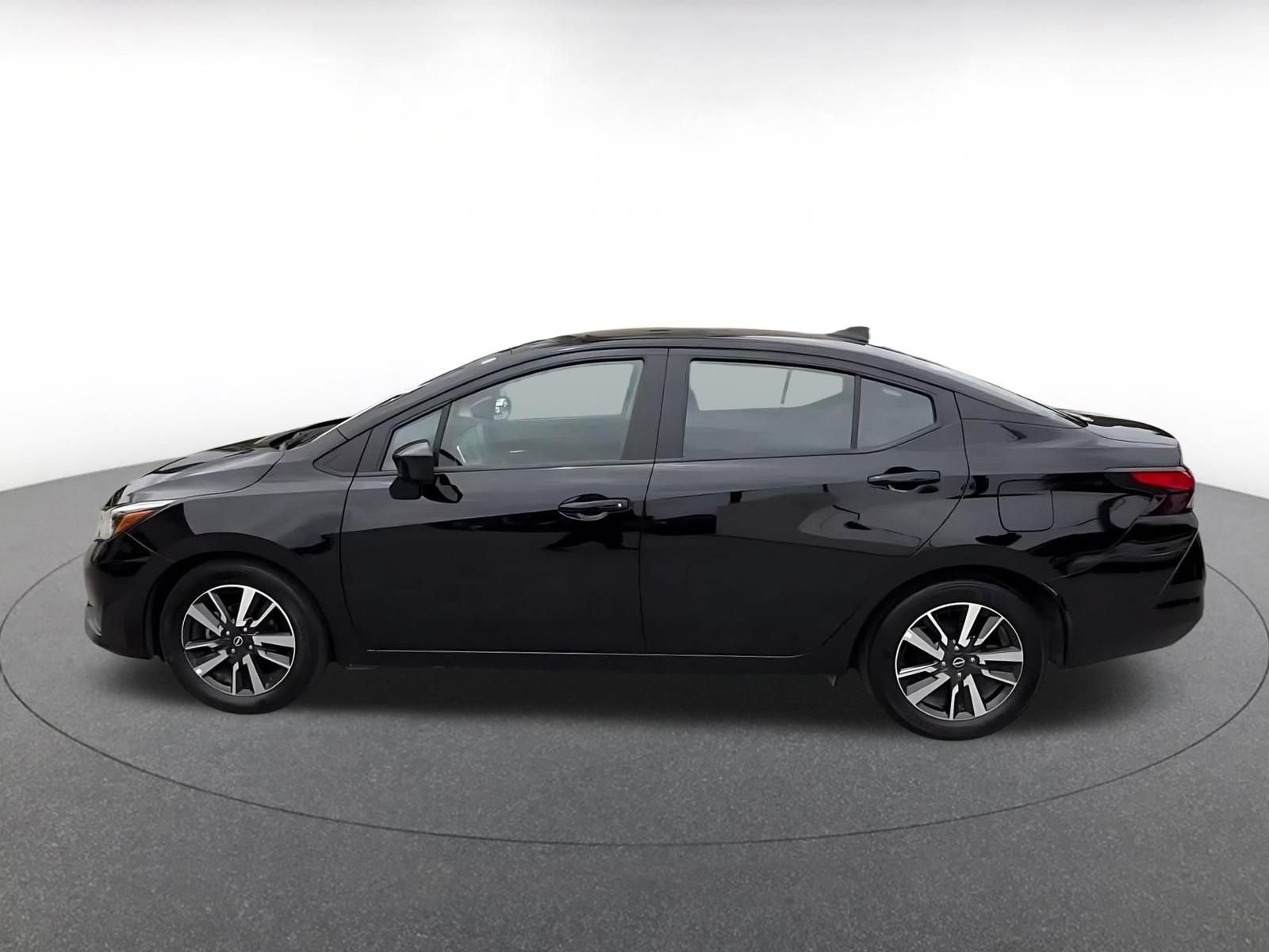 Used 2025 Nissan Versa SV FWD image 9