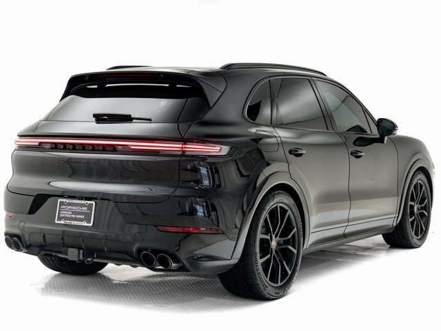 Certified 2025 Porsche Cayenne GTS image 38