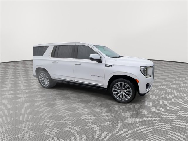 Used 2021 GMC Yukon XL Denali w/ Denali Premium Package image 9
