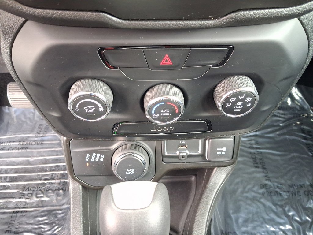 Used 2020 Jeep Renegade Sport w/ Sport Appearance Group AWD/4WD image 13