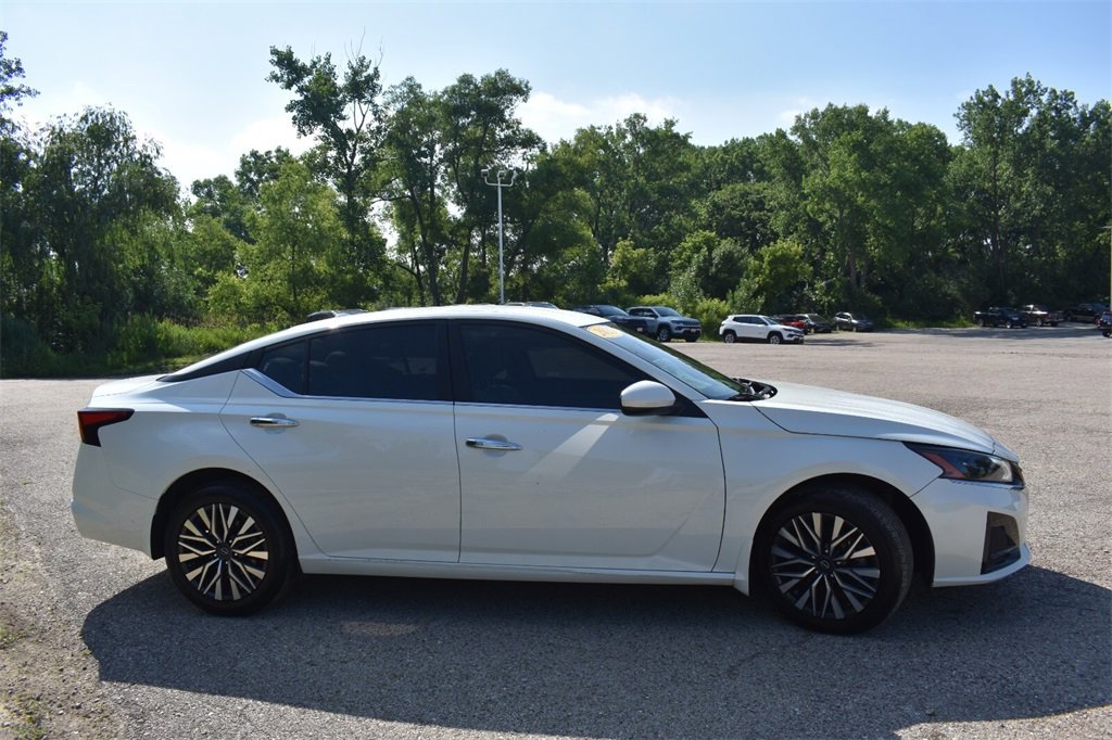 Used 2023 Nissan Altima 2.5 SV image 9