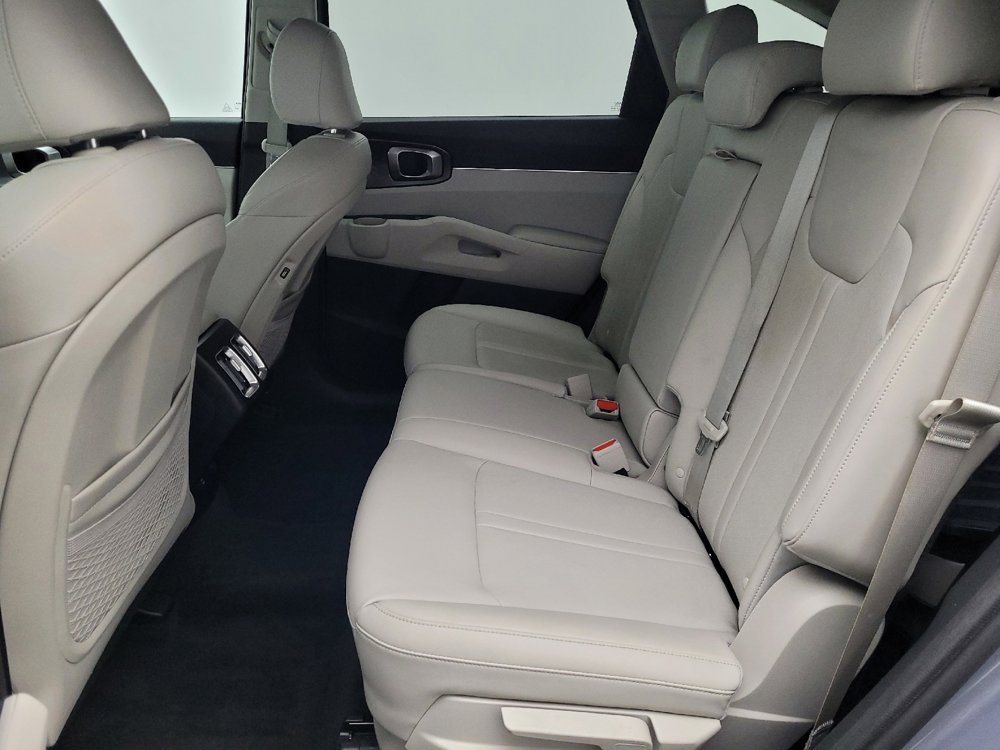 Used 2023 Kia Sorento S w/ Panoramic Sunroof Package image 18