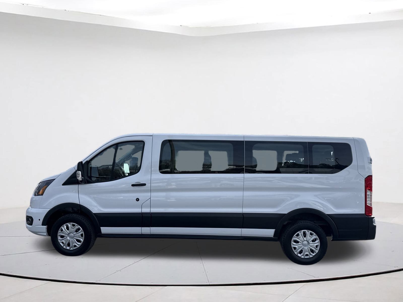 Used 2025 Ford Transit 350 XLT image 4