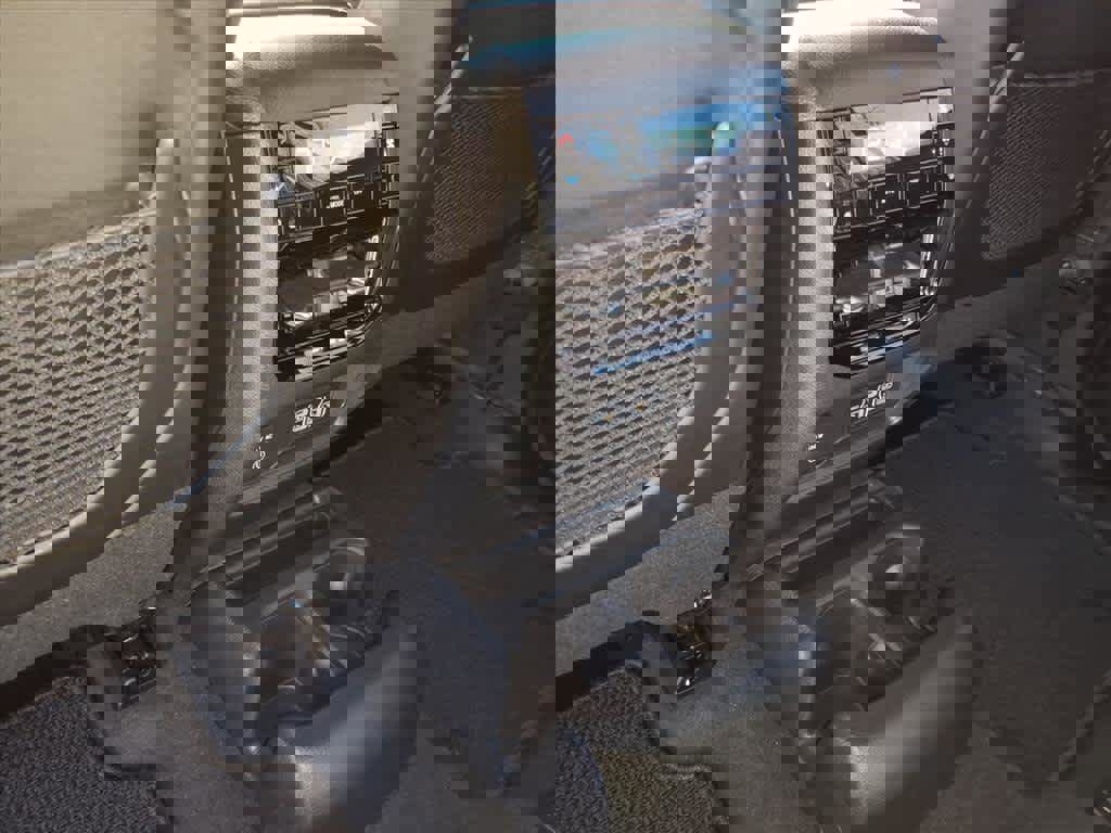 Used 2025 Jeep Grand Cherokee L Limited w/ Black Appearance Package image 34