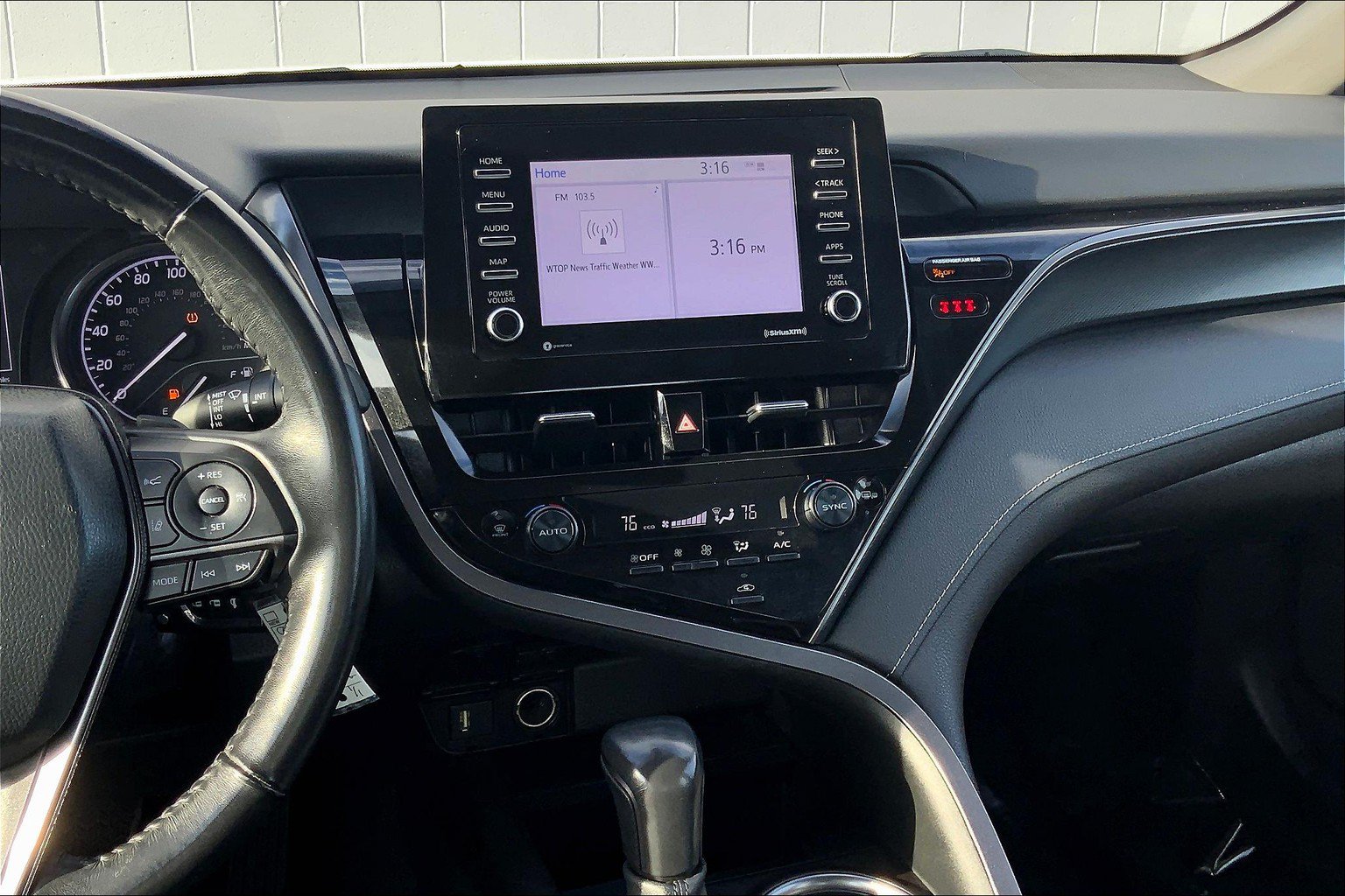 Used 2022 Toyota Camry SE FWD image 7