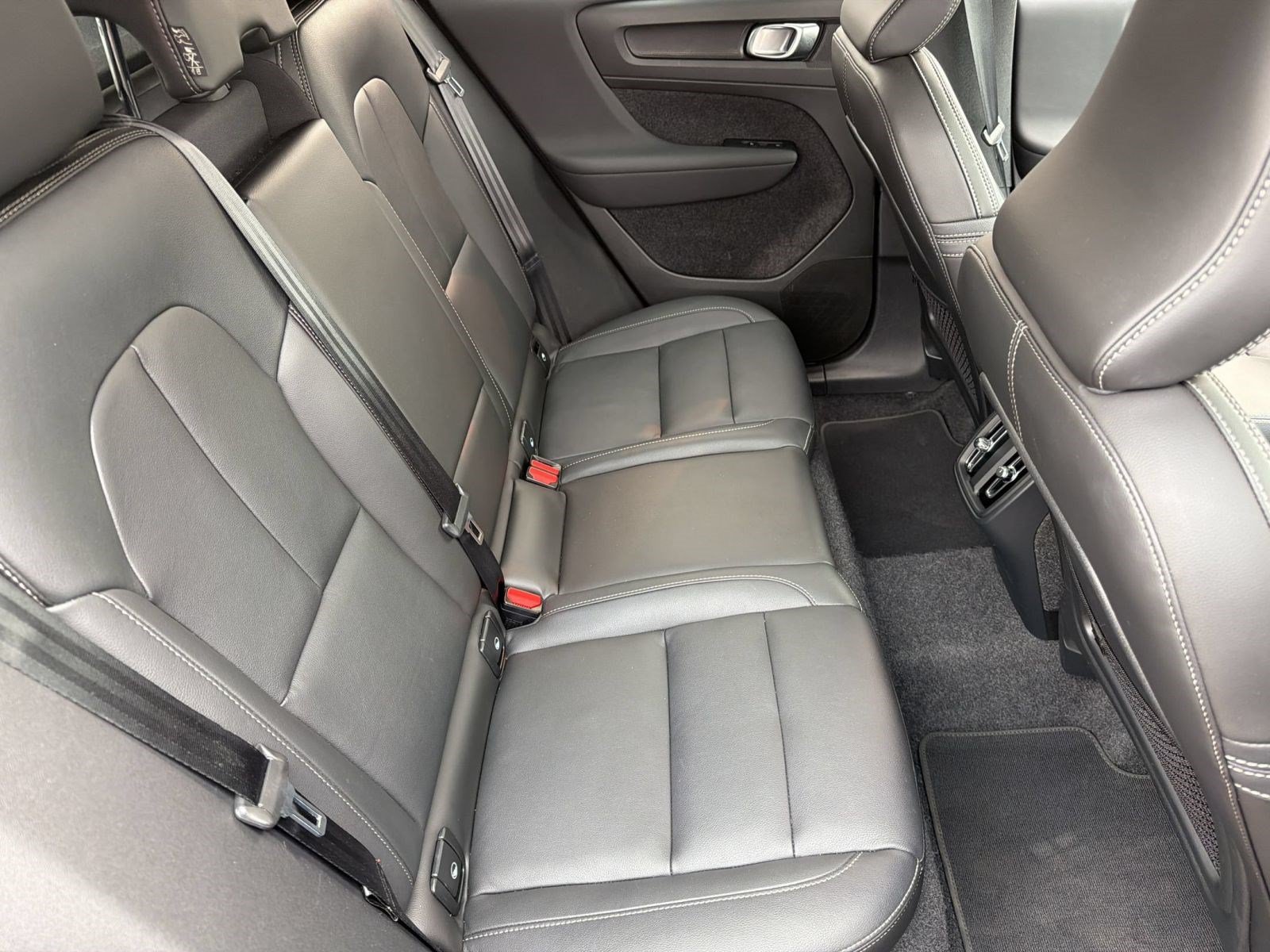 Used 2025 Volvo XC40 B5 Core AWD/4WD image 31