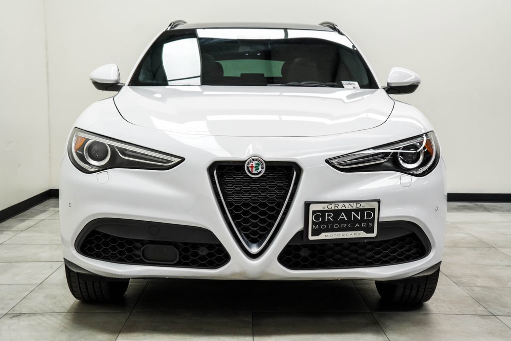 Used 2022 Alfa Romeo Stelvio Ti image 4