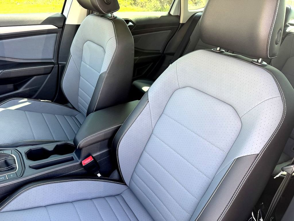 New 2025 Volkswagen Jetta SE image 11