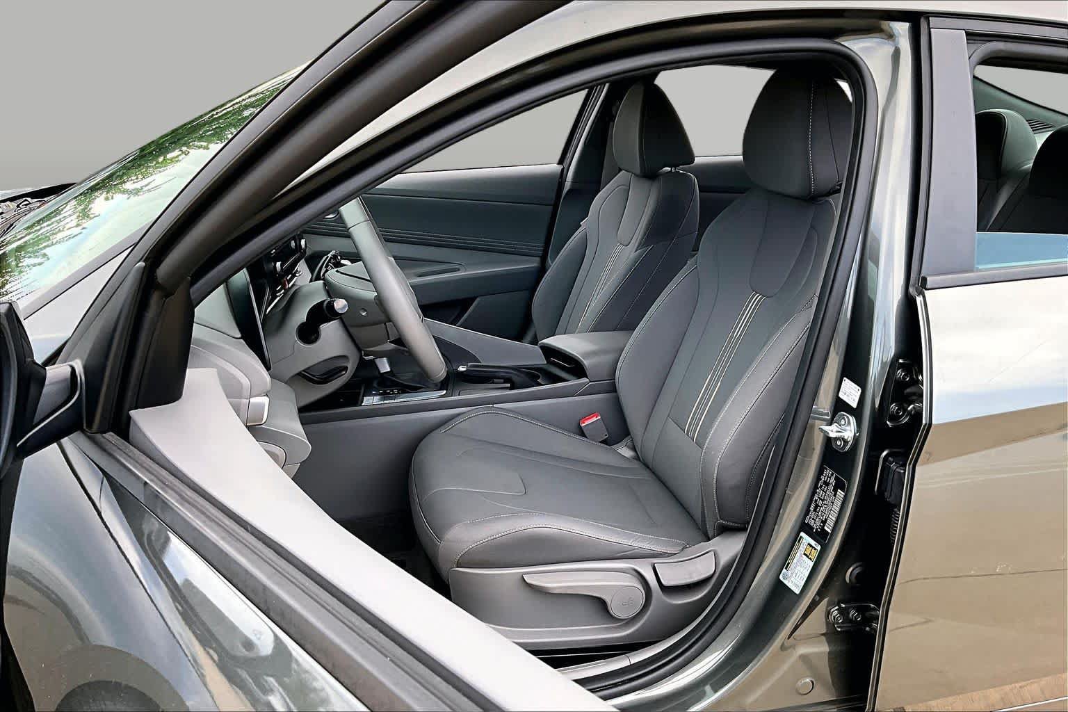 Used 2025 Hyundai Elantra Sport FWD image 8