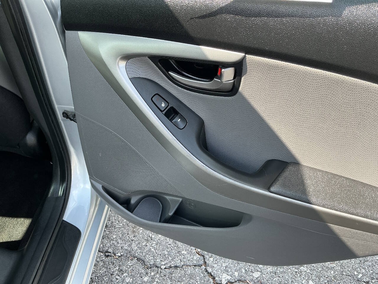 Used 2012 Hyundai Elantra Limited FWD image 19