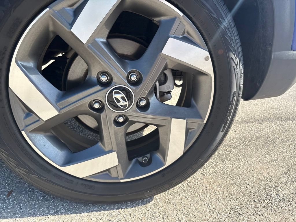 Used 2025 Hyundai Venue SEL FWD image 6
