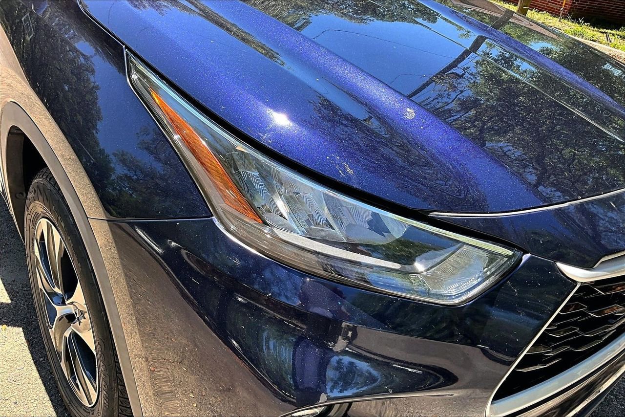 Used 2020 Toyota Highlander XLE FWD image 33