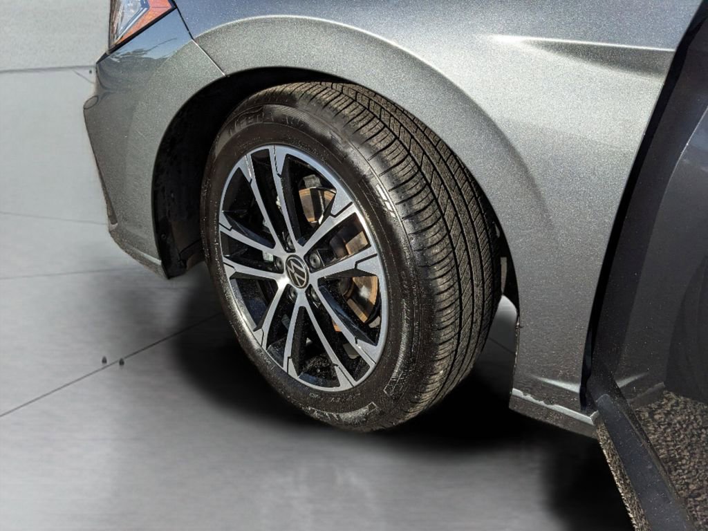 Certified 2025 Volkswagen Jetta Sport image 31