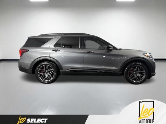 Used 2025 Ford Explorer ST AWD/4WD image 5
