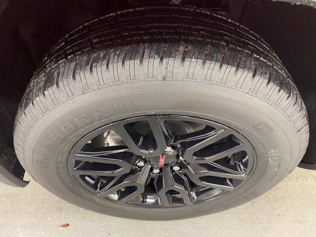 New 2025 GMC Sierra 1500 Elevation image 4