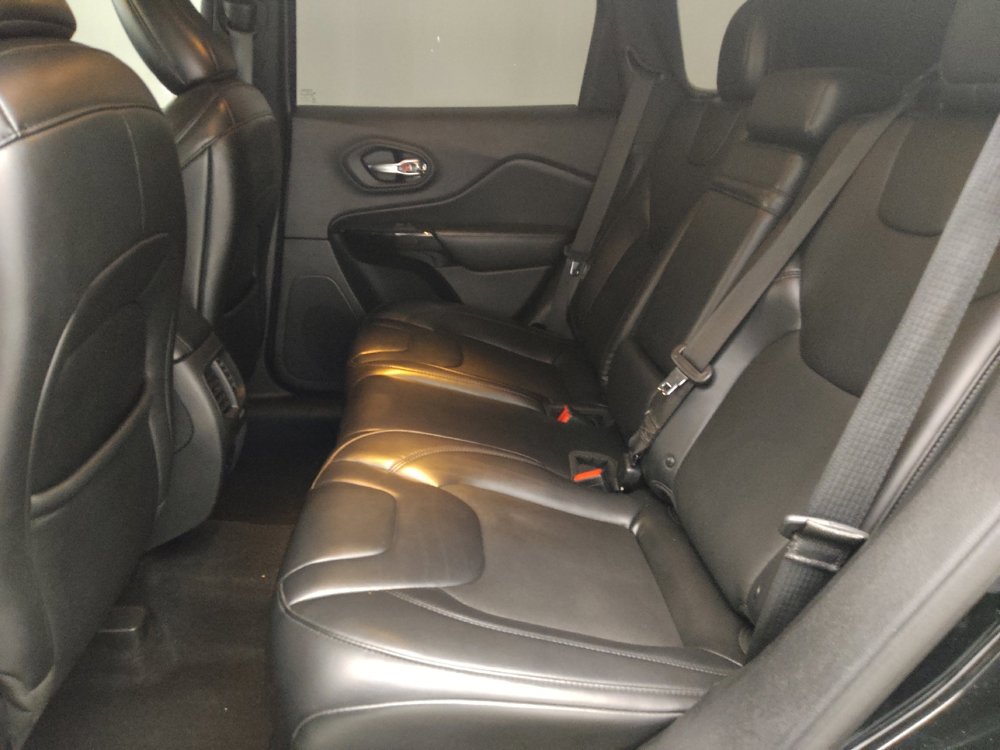 Used 2019 Jeep Cherokee Latitude Plus image 18