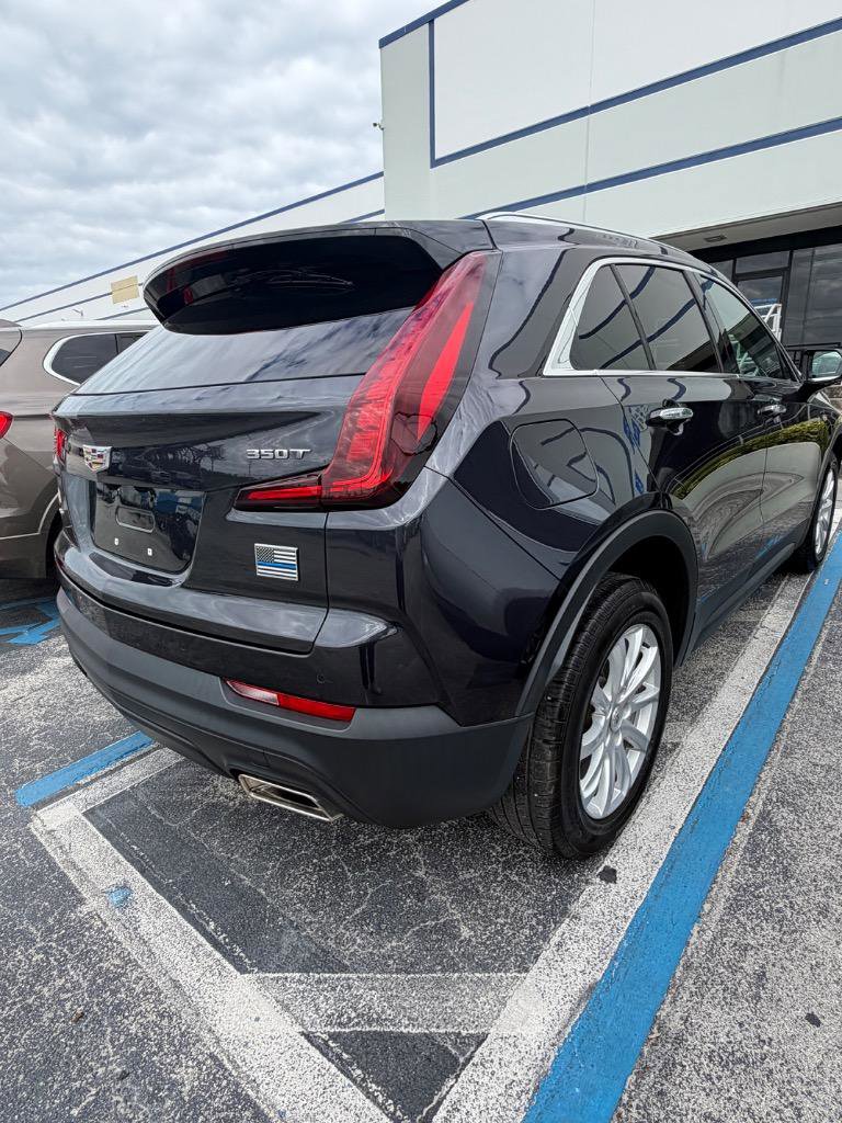 Used 2022 Cadillac XT4 Luxury w/ Cold Weather Package image 5