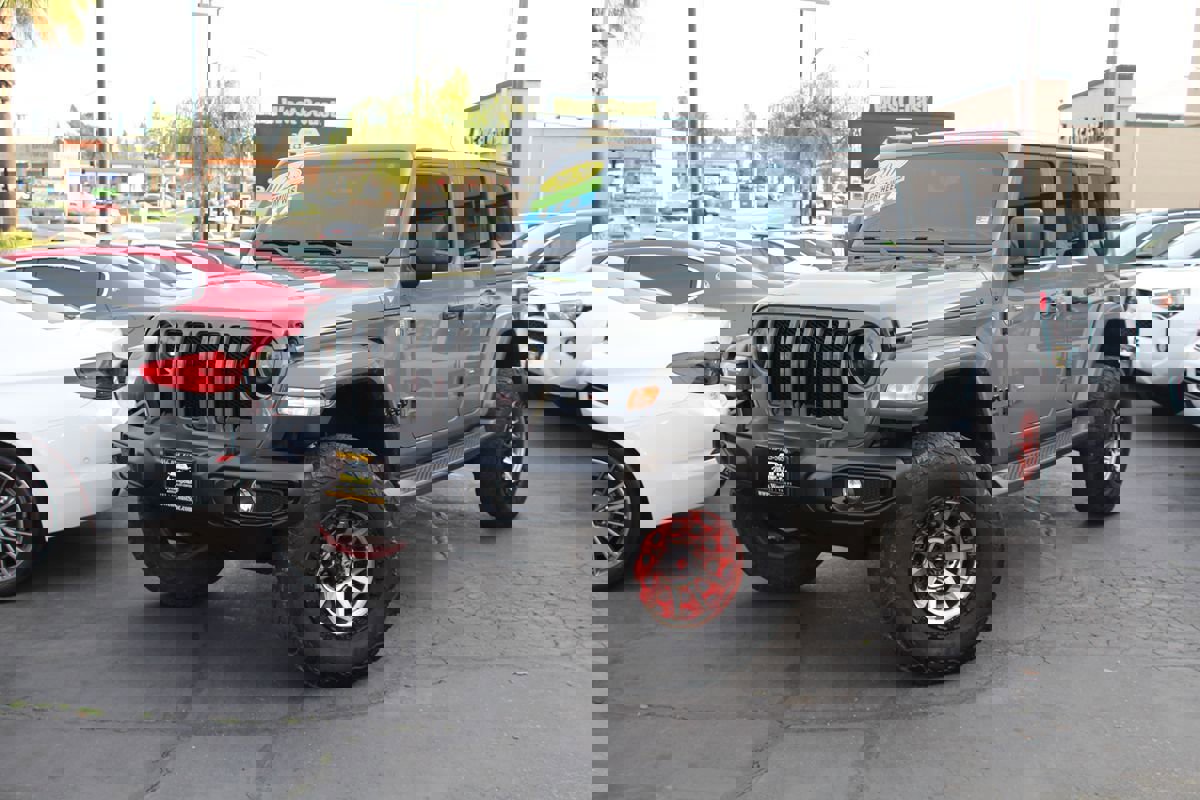 Used 2020 Jeep Wrangler Unlimited Sahara image 38
