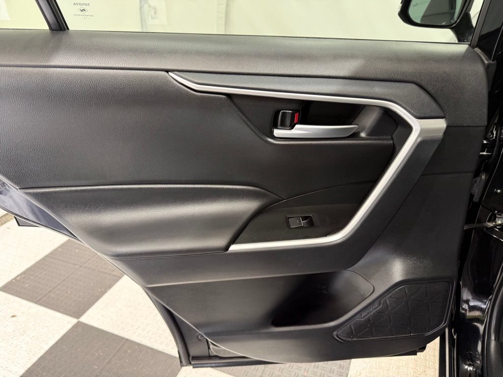 Used 2025 Toyota RAV4 XLE FWD image 17