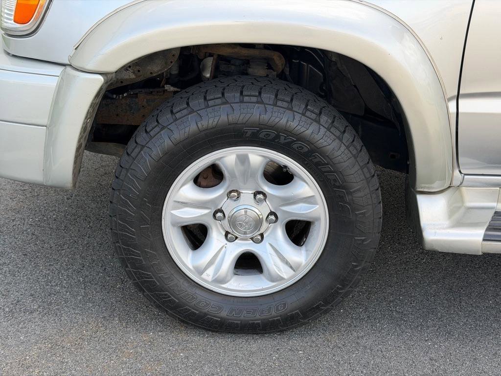 Used 2001 Toyota 4Runner SR5 AWD/4WD image 10