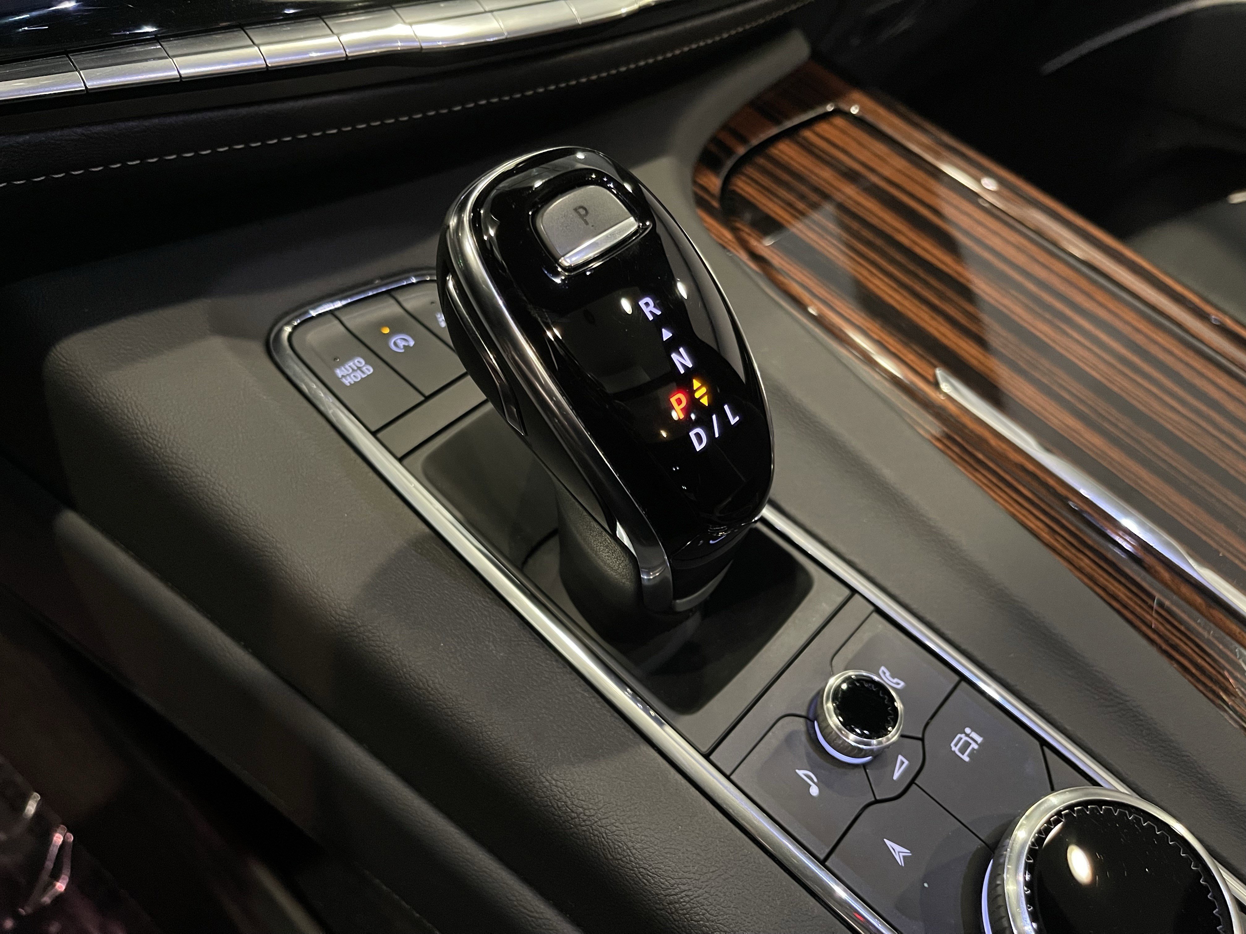 Used 2024 Cadillac Escalade Premium Luxury w/ LPO, Floor Liner Package AWD/4WD image 18