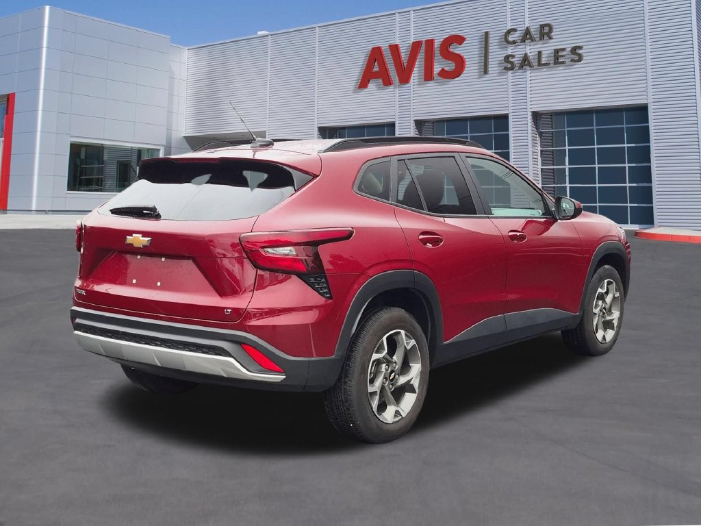 Used 2025 Chevrolet Trax LT w/ LT Convenience Package FWD image 6
