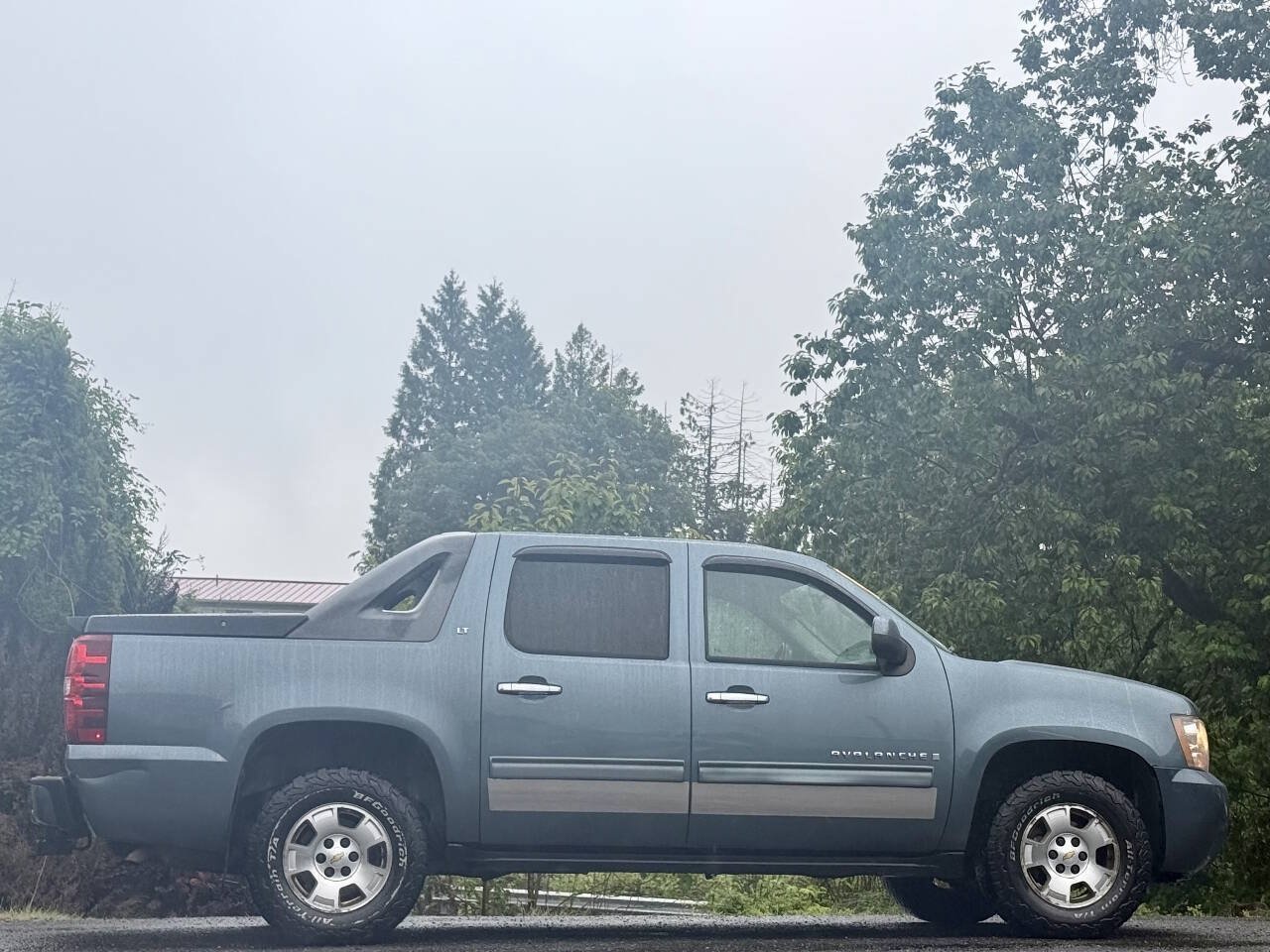 Used 2009 Chevrolet Avalanche LS AWD/4WD image 9