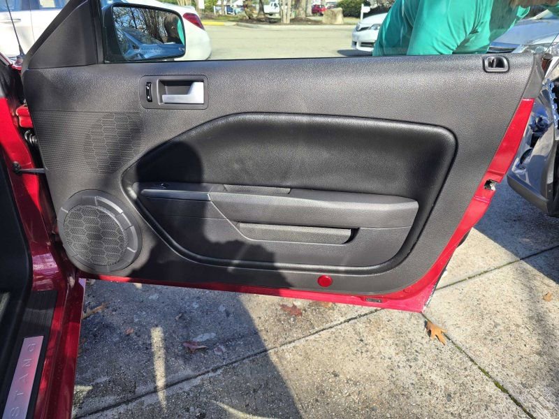 Used 2005 Ford Mustang GT Premium image 17