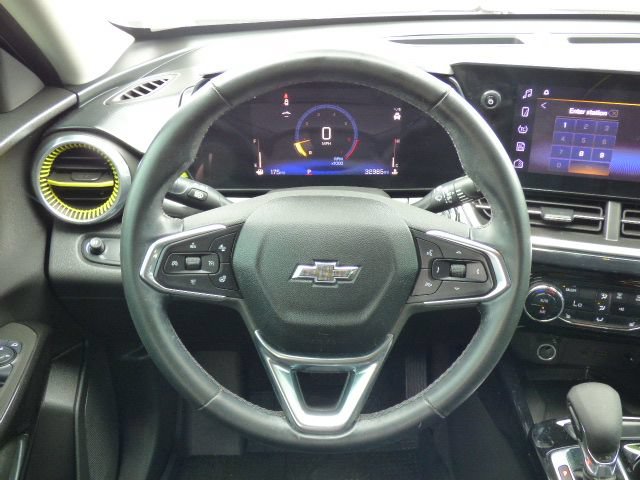 Used 2024 Chevrolet Trax ACTIV w/ Sunroof Package FWD image 18