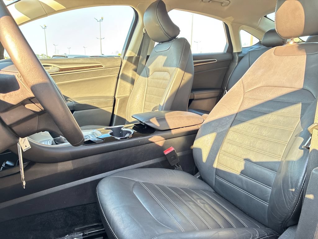 Used 2016 Ford Fusion SE w/ Equipment Group 202A FWD image 12