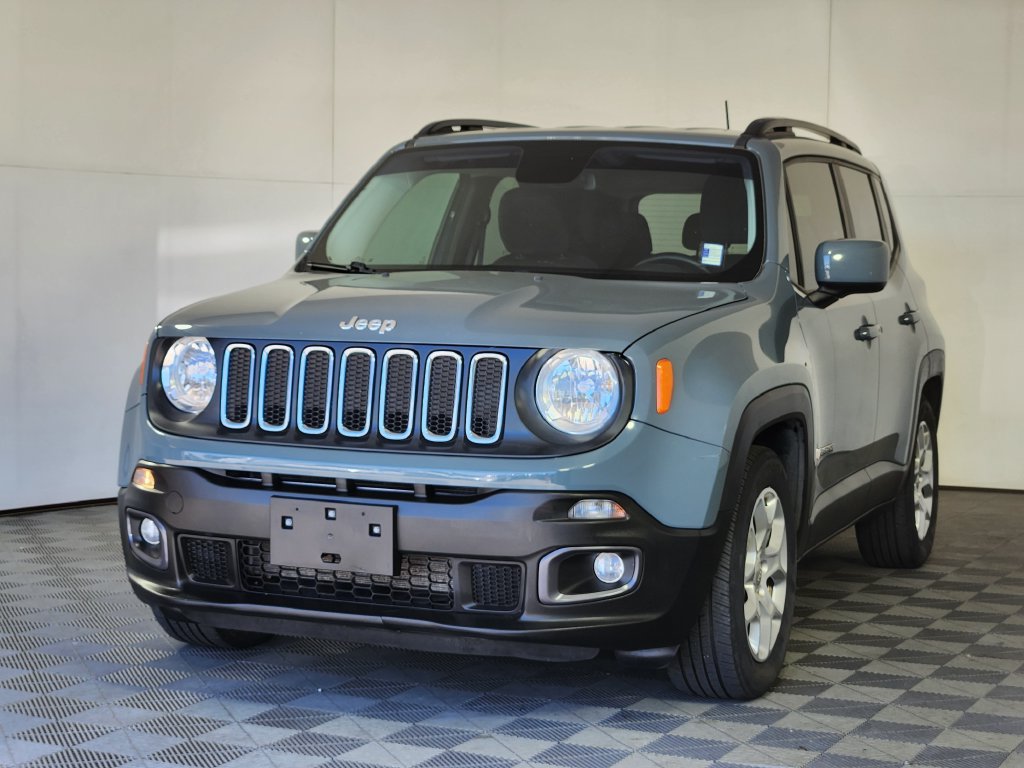 Used 2017 Jeep Renegade Latitude w/ Popular Equipment Group FWD image 3